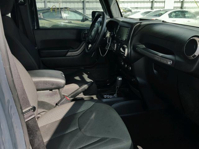 1C4BJWDG2HL512577 - 2017 JEEP WRANGLER U GRAY photo 5