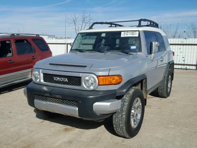 JTEBU4BF5EK183537 - 2014 TOYOTA FJ CRUISER SILVER photo 2