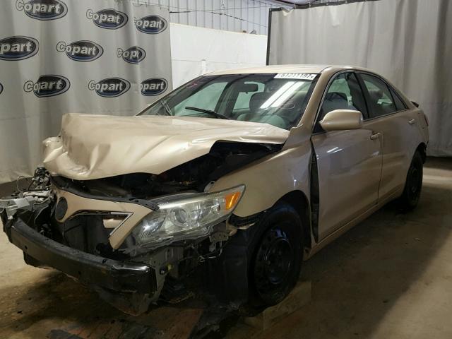 4T1BF3EK0BU138034 - 2011 TOYOTA CAMRY BASE GOLD photo 2