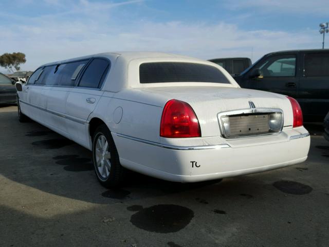 1L1FM81W24Y667012 - 2004 LINCOLN TOWN CAR E WHITE photo 3