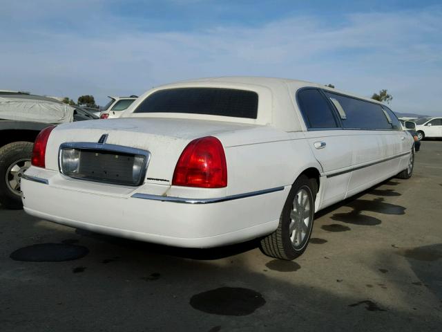 1L1FM81W24Y667012 - 2004 LINCOLN TOWN CAR E WHITE photo 4