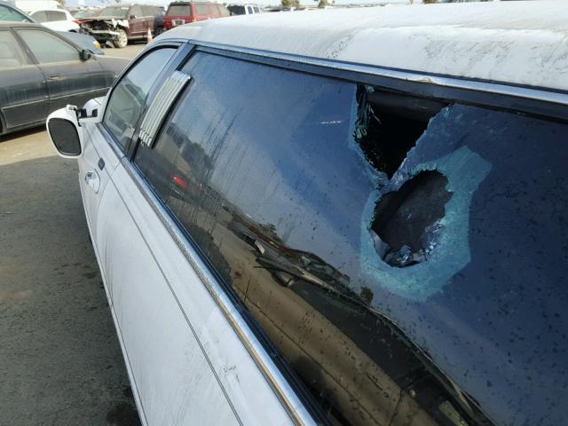 1L1FM81W24Y667012 - 2004 LINCOLN TOWN CAR E WHITE photo 9