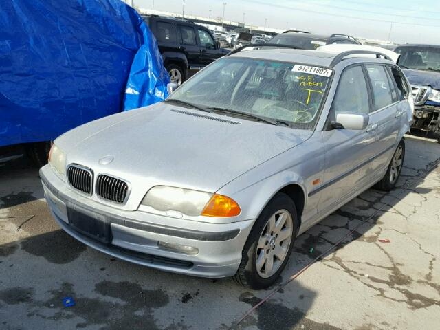 WBAAW33431ET41705 - 2001 BMW 325 IT SILVER photo 2