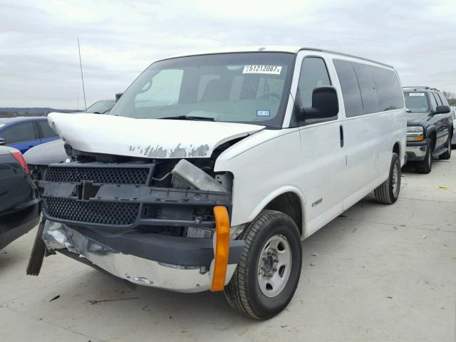 1GAHG39U641160754 - 2004 CHEVROLET EXPRESS G3 WHITE photo 2