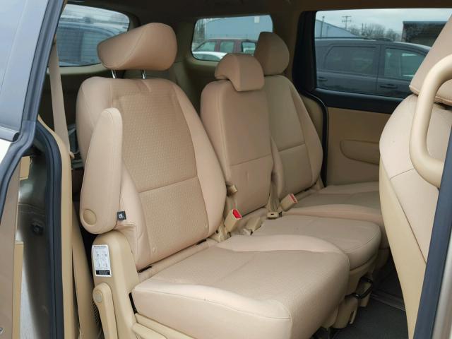 KNDMB5C11H6307487 - 2017 KIA SEDONA LX BEIGE photo 6