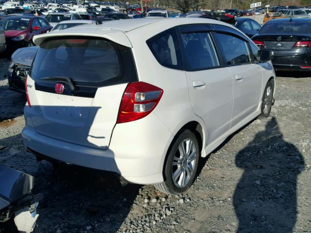 JHMGE88679S006417 - 2009 HONDA FIT SPORT WHITE photo 4