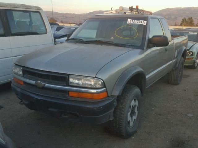 1GCCT19W2Y8186834 - 2000 CHEVROLET S10 SILVER photo 2