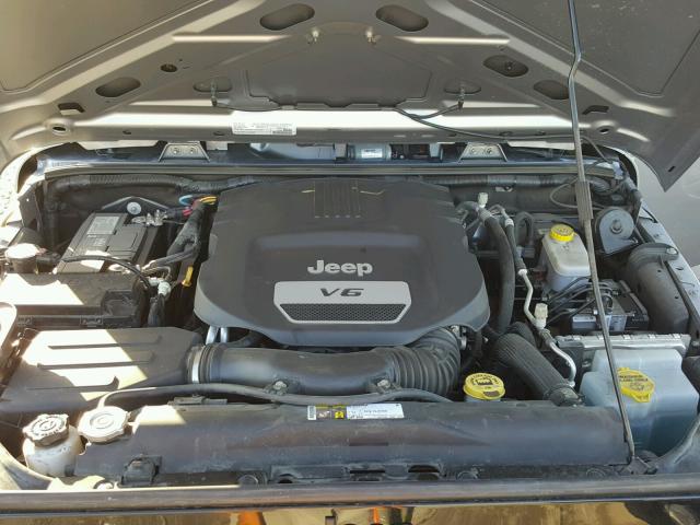 1C4HJWDG2GL349048 - 2016 JEEP WRANGLER U GRAY photo 7