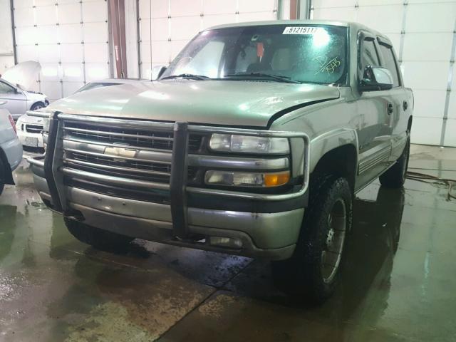 1GCGK13U02F147643 - 2002 CHEVROLET SILVERADO TAN photo 2