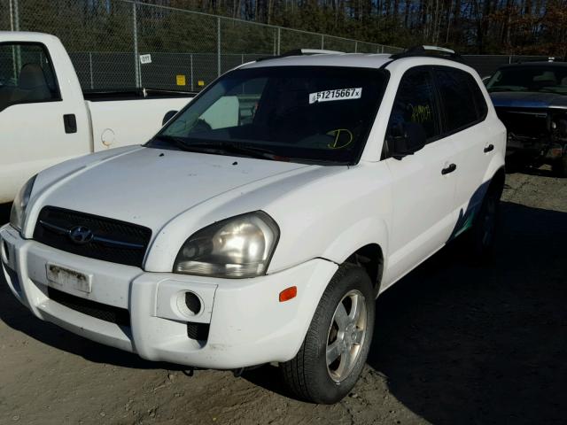 KM8JM12B15U082345 - 2005 HYUNDAI TUCSON GL WHITE photo 2