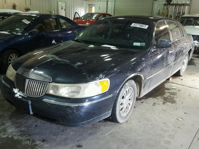 1LNHM82W1XY631743 - 1999 LINCOLN TOWN CAR S BLUE photo 2