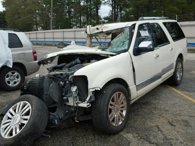 5LMFL27547LJ13546 - 2007 LINCOLN NAVIGATOR WHITE photo 2