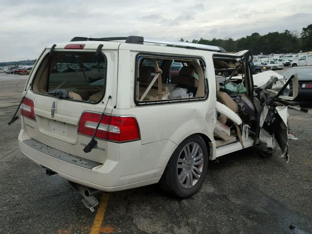 5LMFL27547LJ13546 - 2007 LINCOLN NAVIGATOR WHITE photo 4