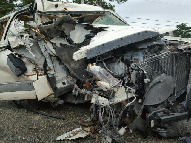 5LMFL27547LJ13546 - 2007 LINCOLN NAVIGATOR WHITE photo 9