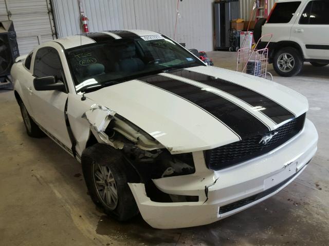 1ZVFT80N665187572 - 2006 FORD MUSTANG WHITE photo 1