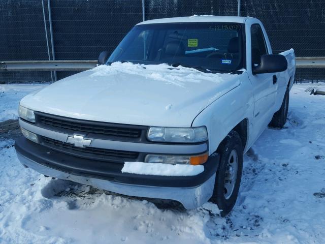 1GCEC14WX1Z300403 - 2001 CHEVROLET SILVERADO WHITE photo 2