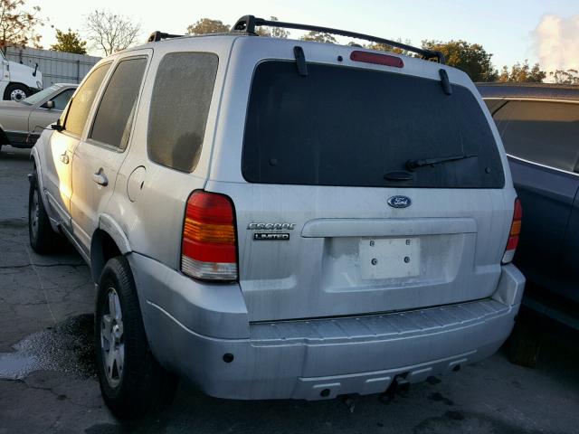 1FMCU04105KE00376 - 2005 FORD ESCAPE LIM SILVER photo 3