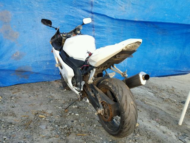 JS1GN7CA442106209 - 2004 SUZUKI GSX-R600 K WHITE photo 3