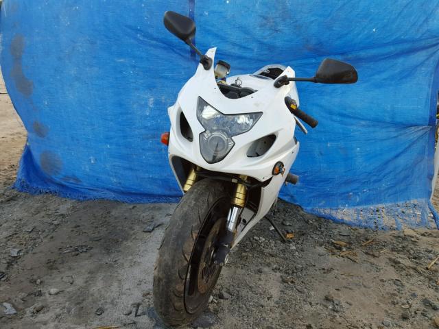 JS1GN7CA442106209 - 2004 SUZUKI GSX-R600 K WHITE photo 9