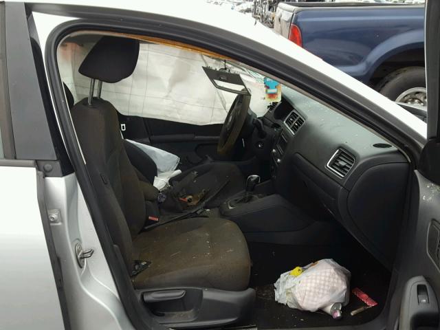3VW2K7AJ4CM326174 - 2012 VOLKSWAGEN JETTA BASE SILVER photo 5