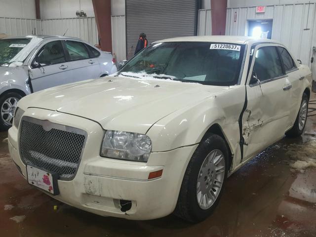 2C3KA43R16H458582 - 2006 CHRYSLER 300 CREAM photo 2