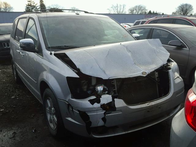 2A8HR54P28R749468 - 2008 CHRYSLER TOWN & COU SILVER photo 1