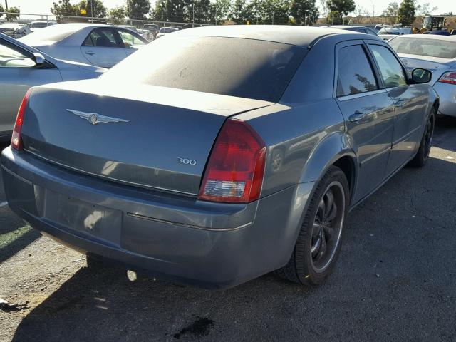 2C3JA43R65H616568 - 2005 CHRYSLER 300 GRAY photo 4