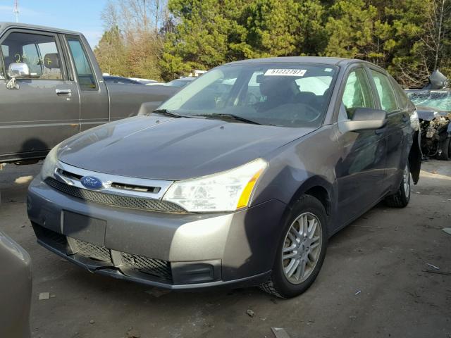 1FAHP35N39W138796 - 2009 FORD FOCUS SE GRAY photo 2