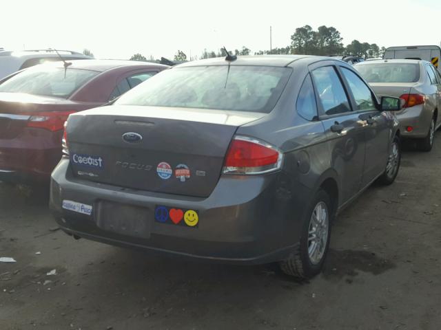 1FAHP35N39W138796 - 2009 FORD FOCUS SE GRAY photo 4