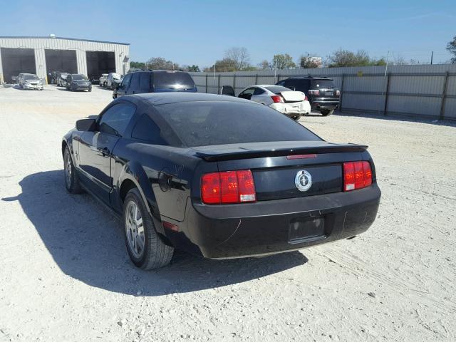 1ZVHT80N985139365 - 2008 FORD MUSTANG BLACK photo 3