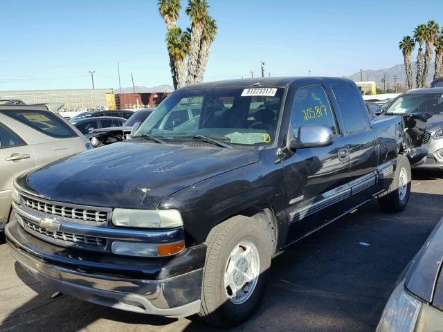 2GCEC19V821378835 - 2002 CHEVROLET SILVERADO BLACK photo 2