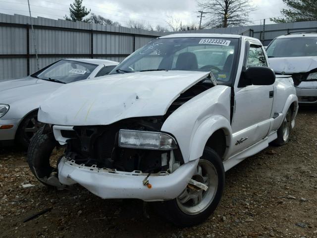 1GCCS14W4X8192272 - 1999 CHEVROLET S TRUCK S1 WHITE photo 2