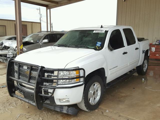 3GCPKSE38BG145096 - 2011 CHEVROLET SILVERADO WHITE photo 2