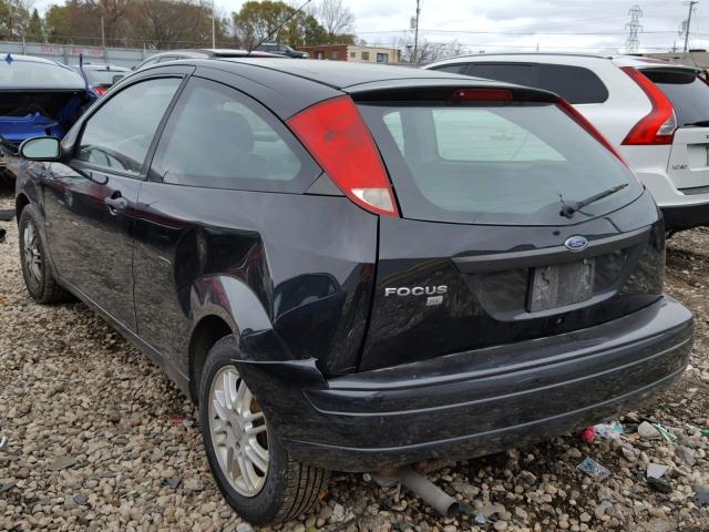 1FAFP31N77W154087 - 2007 FORD FOCUS ZX3 BLACK photo 3