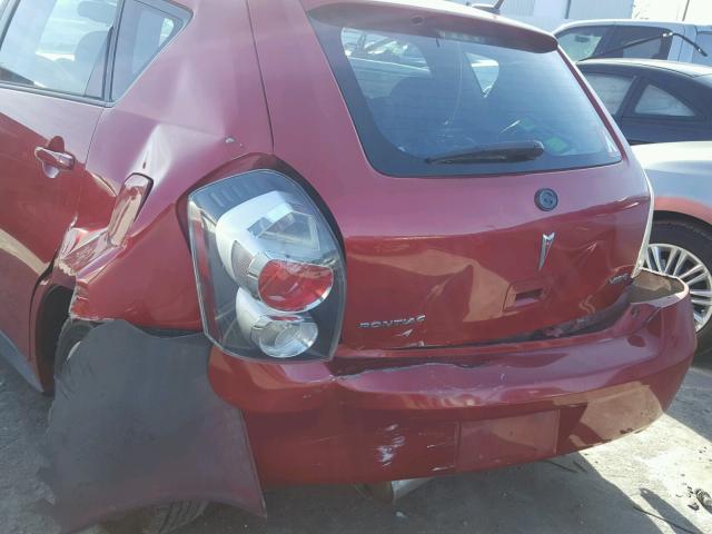 5Y2SP6E00AZ417373 - 2010 PONTIAC VIBE RED photo 9