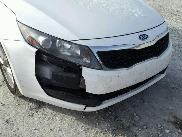 KNAGN4A73B5182069 - 2011 KIA OPTIMA EX WHITE photo 9