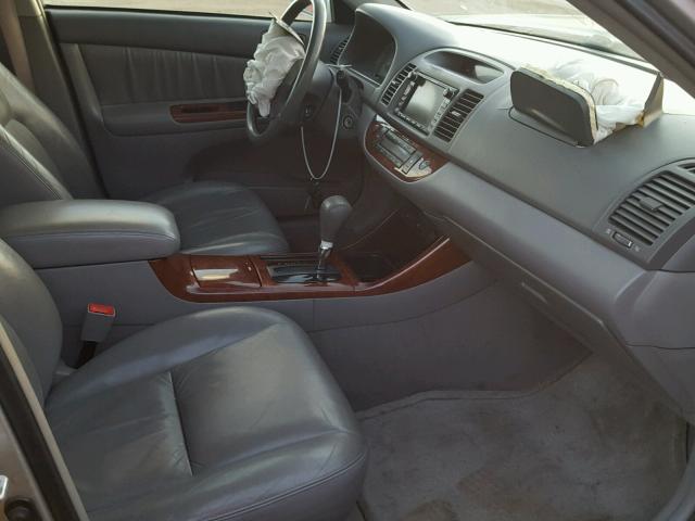 4T1BF30K62U515697 - 2002 TOYOTA CAMRY LE ვერცხლისფერი ფოტო 5