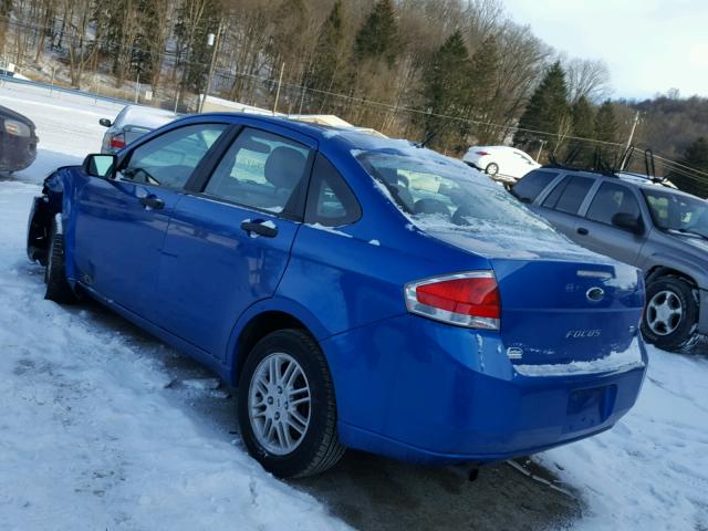 1FAHP3FN3AW295411 - 2010 FORD FOCUS SE BLUE photo 3