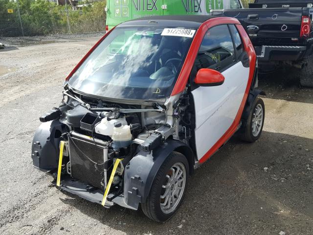 WMEEK3BA0BK419269 - 2011 SMART FORTWO PAS 红色 照片 2