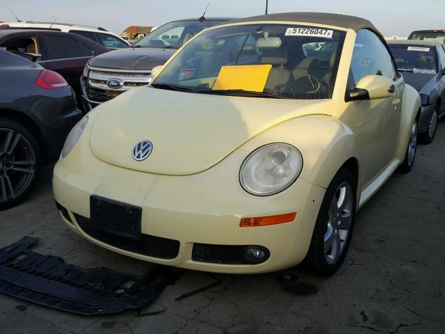 3VWSF31Y86M303821 - 2006 VOLKSWAGEN NEW BEETLE ყვითელი ფოტო 2