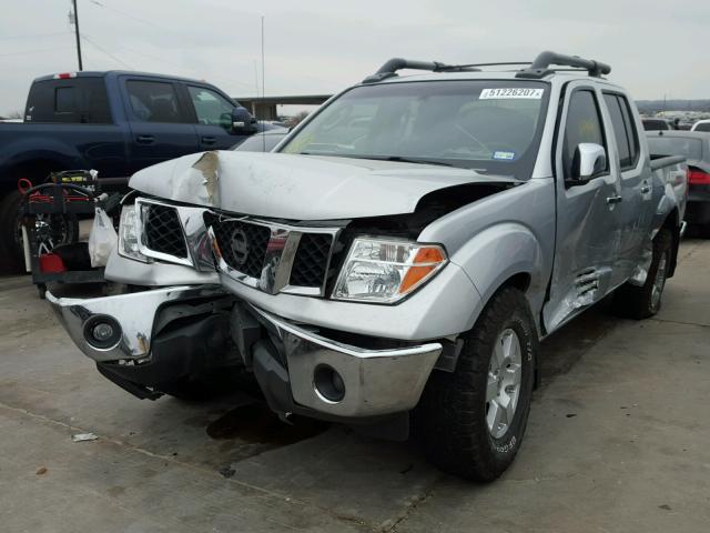 1N6AD07W27C447423 - 2007 NISSAN FRONTIER C SILVER photo 2