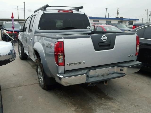 1N6AD07W27C447423 - 2007 NISSAN FRONTIER C SILVER photo 3