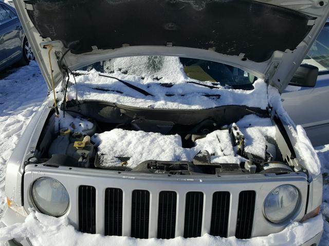 1J4NF1GBXAD623986 - 2010 JEEP PATRIOT SP SILVER photo 7