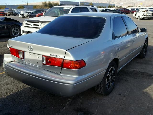 JT2BG22K910570278 - 2001 TOYOTA CAMRY CE SILVER photo 4