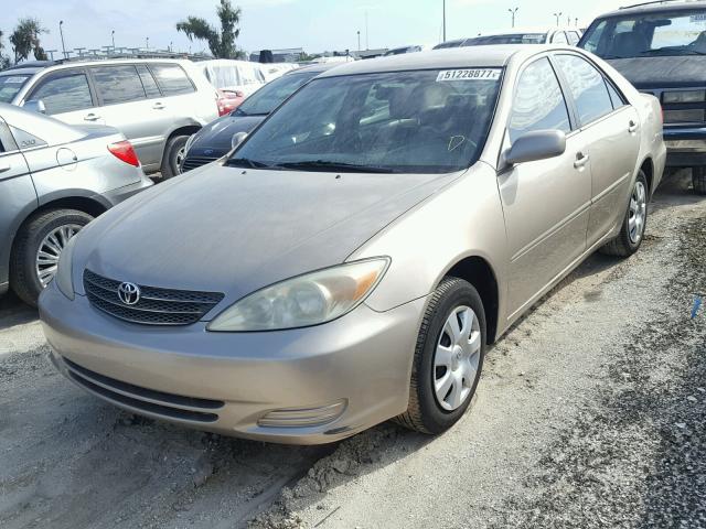 4T1BE32K32U110266 - 2002 TOYOTA CAMRY LE GOLD photo 2