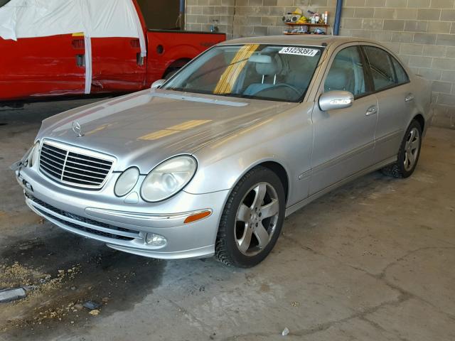 WDBUF70J74A603804 - 2004 MERCEDES-BENZ E 500 SILVER photo 2