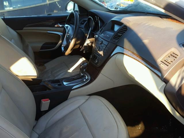 2G4GR5EKXC9156290 - 2012 BUICK REGAL WHITE photo 5