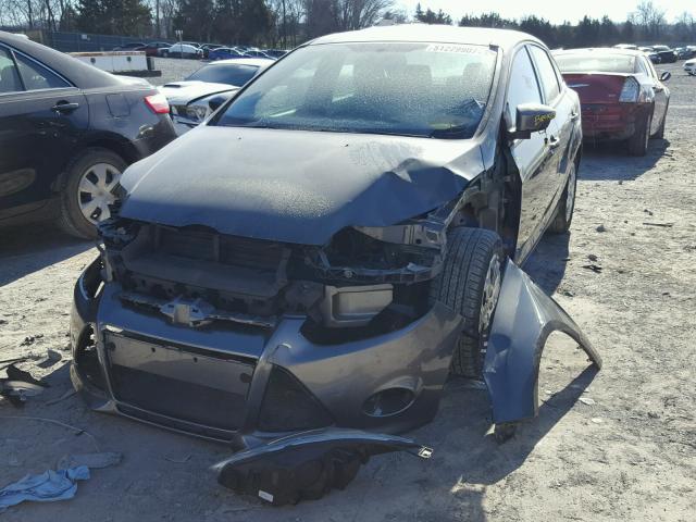 1FAHP3F29CL342435 - 2012 FORD FOCUS SE GRAY photo 2