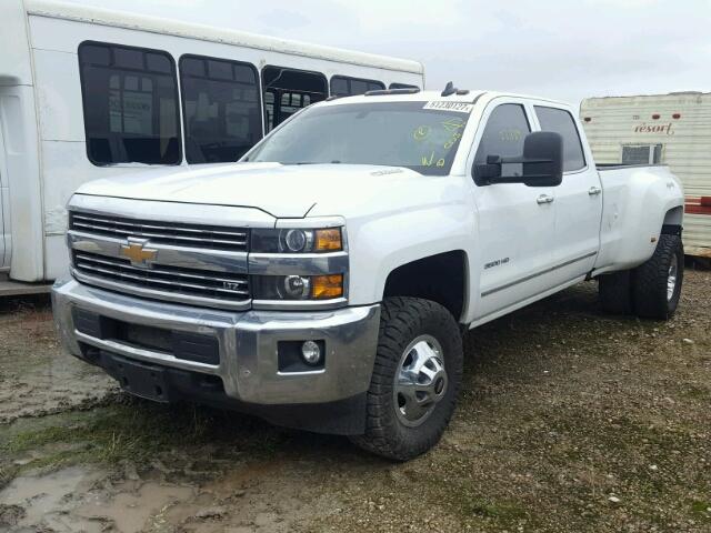 1GC4K0CY0HF140846 - 2017 CHEVROLET SILVERADO WHITE photo 2