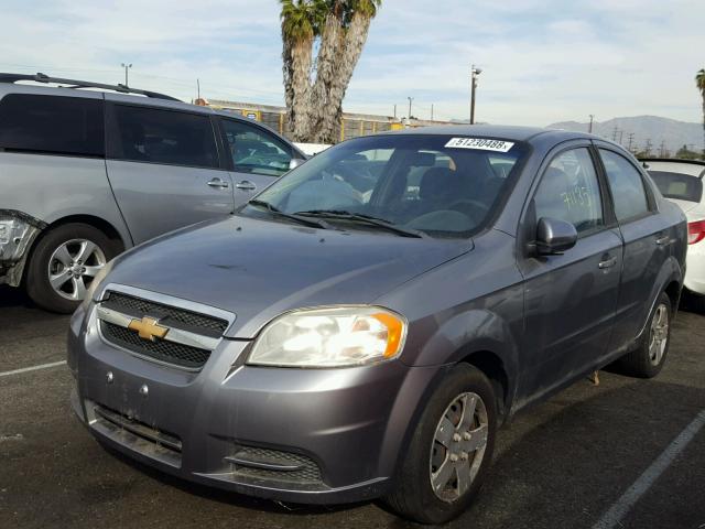 KL1TD56E99B669118 - 2009 CHEVROLET AVEO LS GRAY photo 2